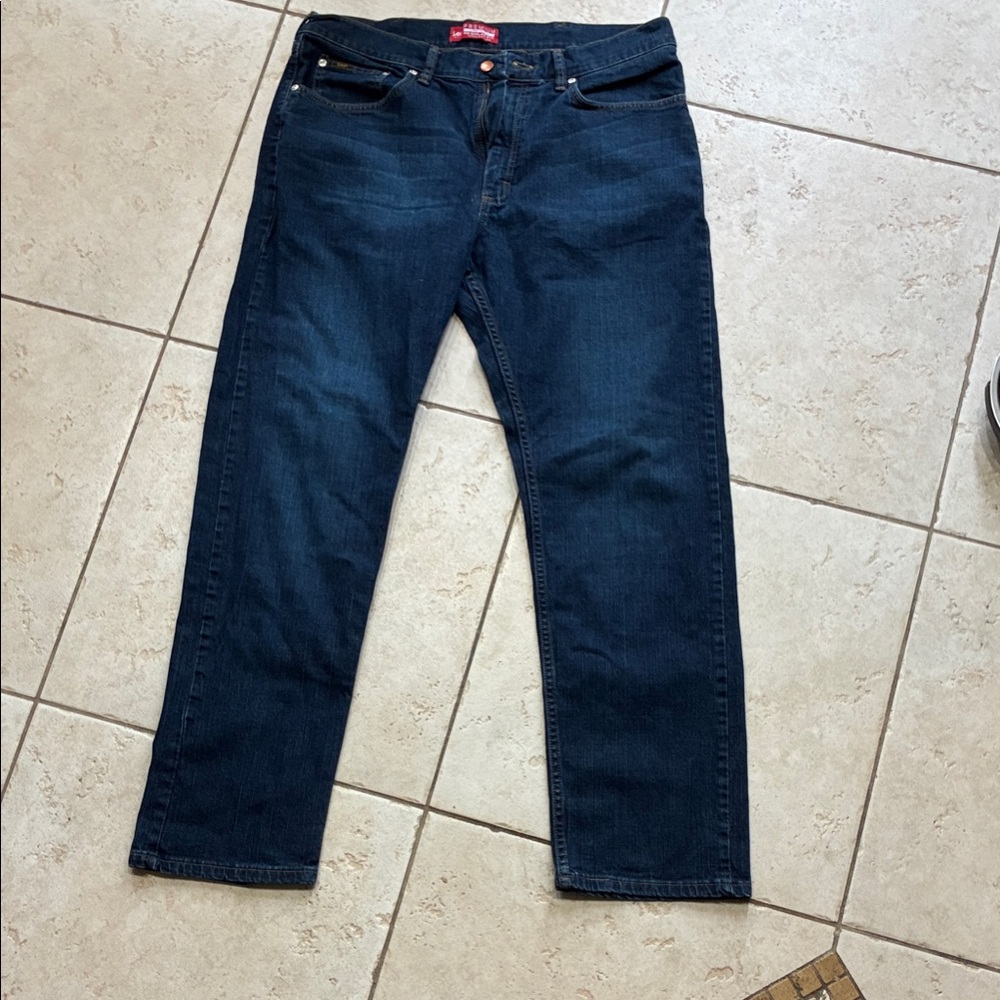 2 pairs Men’s premium select Lee Blue Straight jeans 36x32